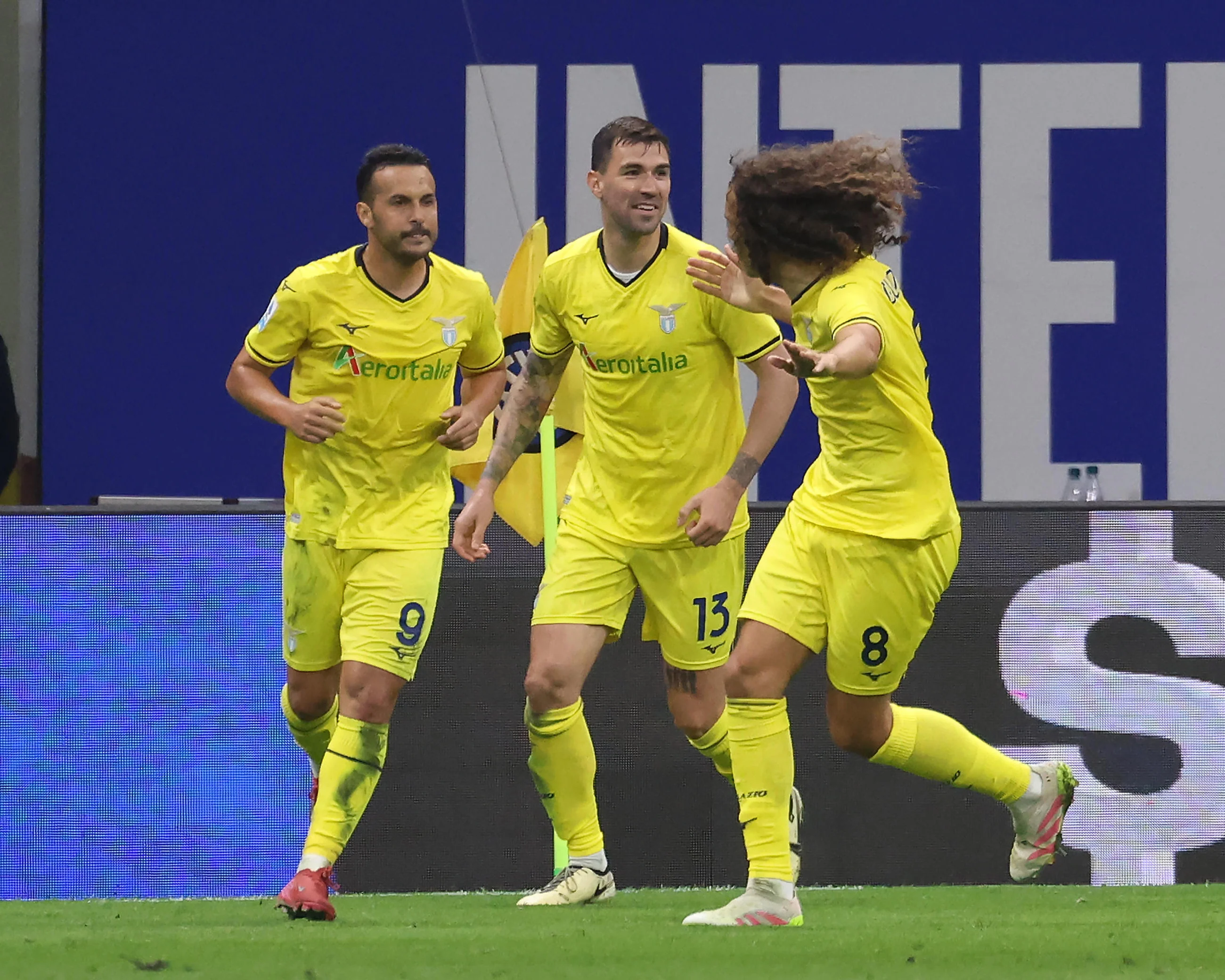 European football Lazio s late penalty deals hammer blow to Inter title bid